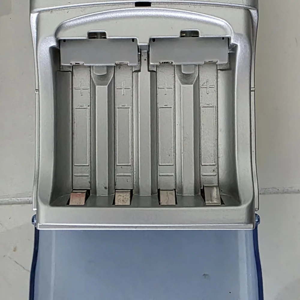 Ultra-Fast Ni-MH & Ni-Cd Battery Charger CH-3900